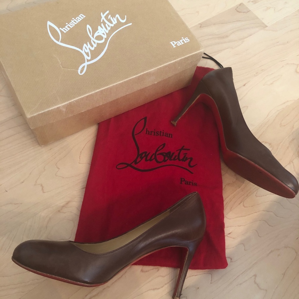 Chocolate brown Christian louboutin pump
